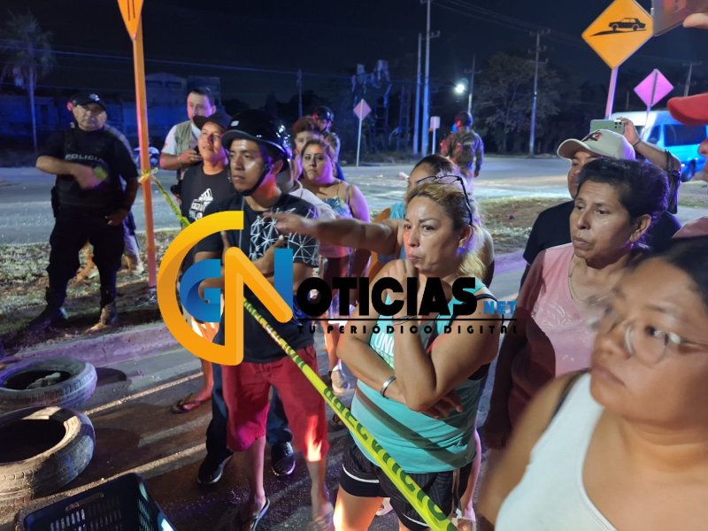 Por segunda ocasión, en menos de 24 horas, vecinos de la colonia Santa Cecilia cerraron parte de la avenida José López Portillo por problemas con la luz.