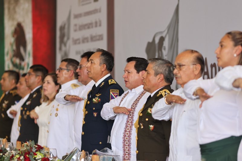 Preside el Gobernador Joaquín Díaz Mena el CX aniversario de la Fuerza Aérea Mexicana en Yucatán