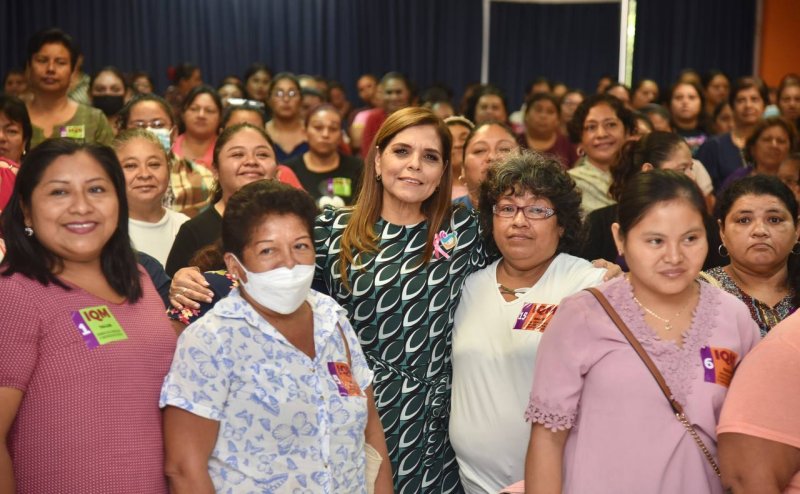 Preside Verónica Lezama el inicio de los cursos de capacitación y sensibilización para beneficiarias del programa “Mujer es Poder”
