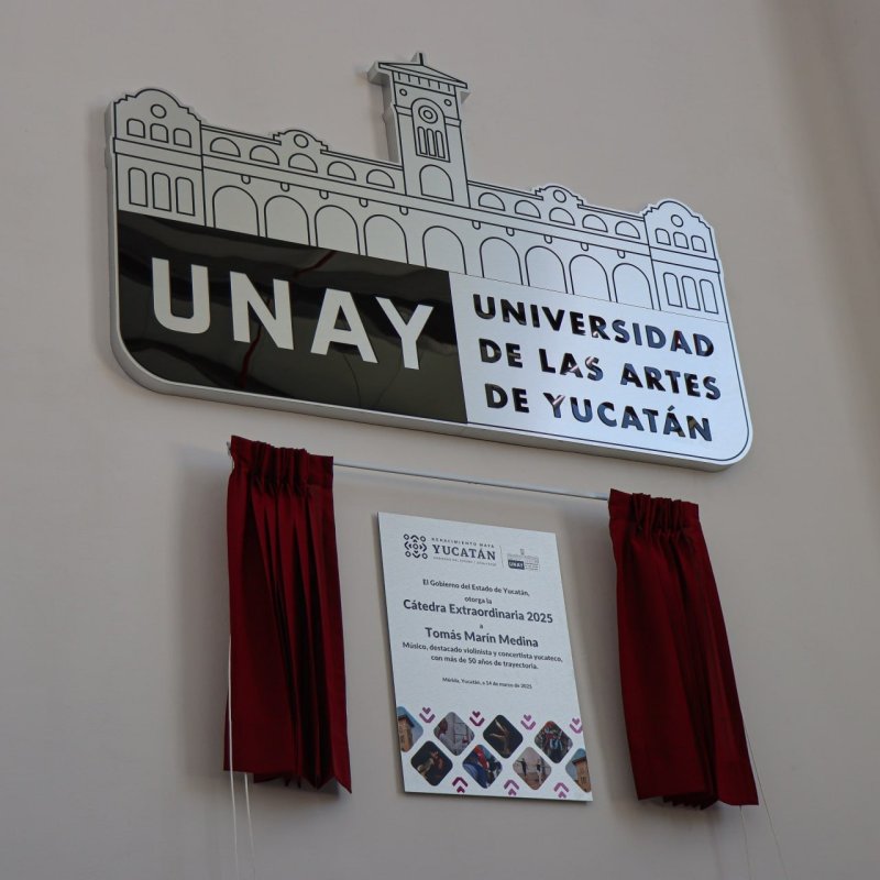 Realiza la UNAY la Ceremonia Solemne de Instalación de Primera Cátedra Extraordinaria a Tomás Marín Medina