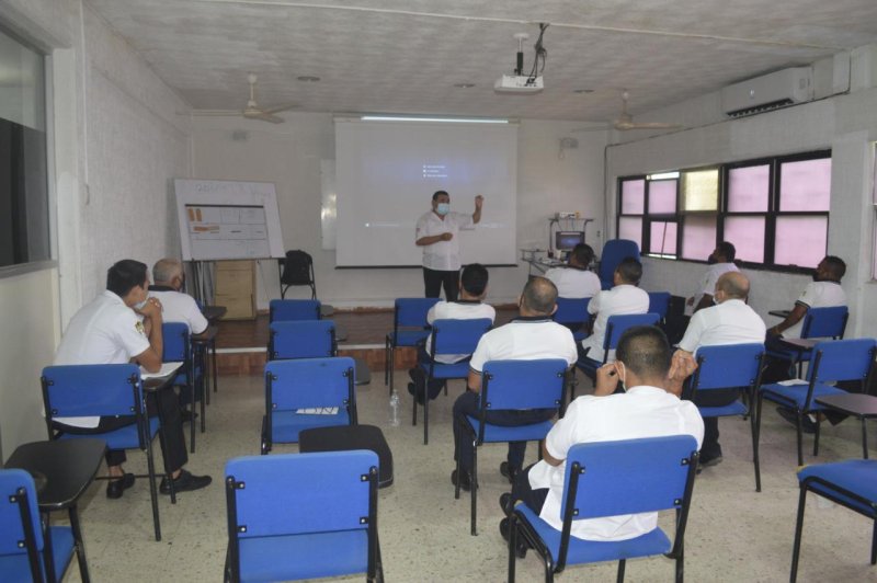 Reanudan cursos de capacitación para taxistas de nuevo ingreso