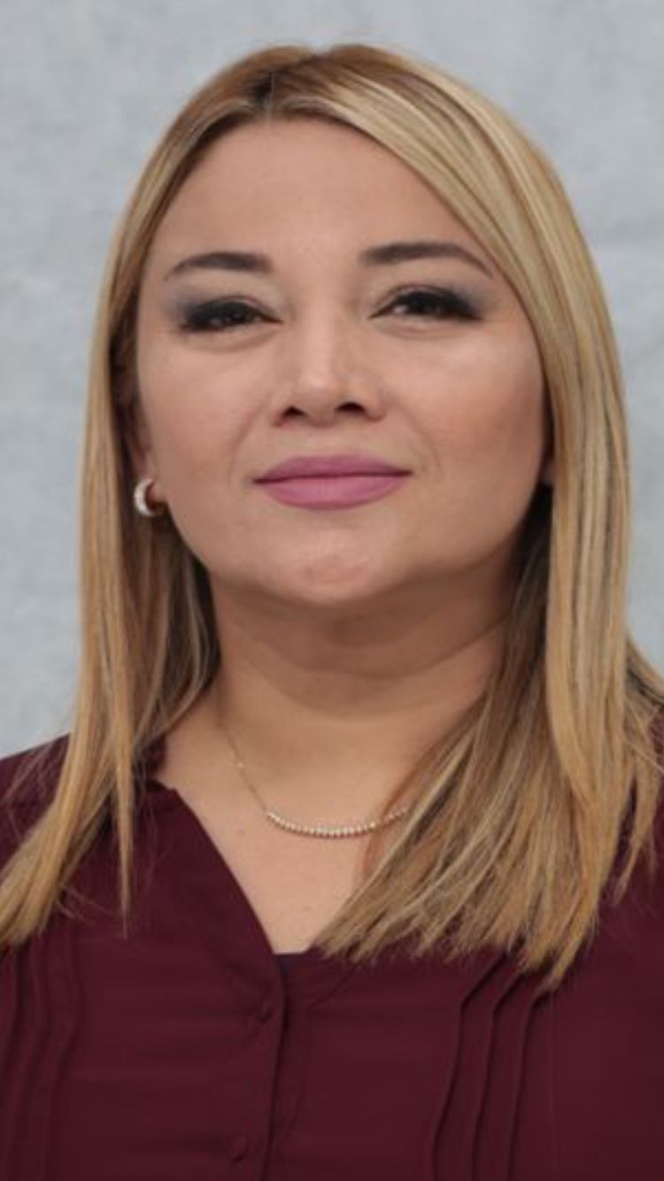 Recibe Erika Castillo constancia como candidata a la Secretaría General del Sindicato de Taxistas Andrés Quintana