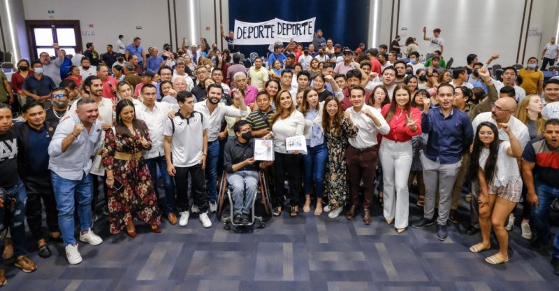 RECIBE MARA LEZAMA LA APORTACIÓN DE JÓVENES Y DEPORTISTAS AL PLAN DE DESARROLLO