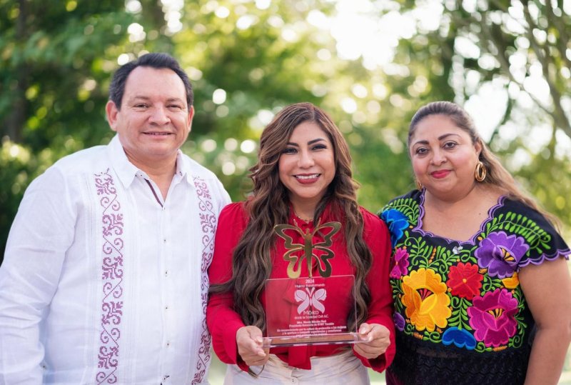 Reconoce Mujeres Transformando México, A.C. la labor de la Presidenta Honoraria del DIF Yucatán
