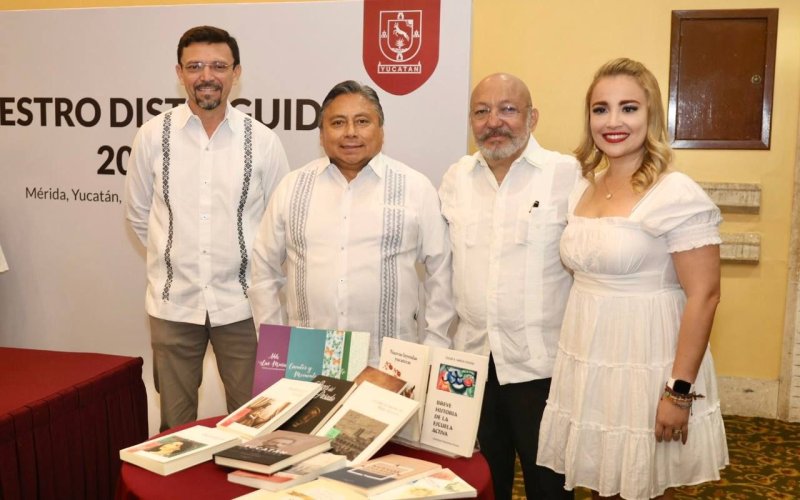 Reconocen trayectoria ejemplar del Dr. Óscar García Solanacon el galardón “Maestro Distinguido 2025”
