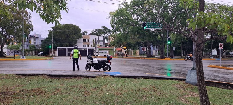 REFUERZA TRÁNSITO DE CANCÚN ATENCIÓN CIUDADANA DURANTE LAS LLUVIAS