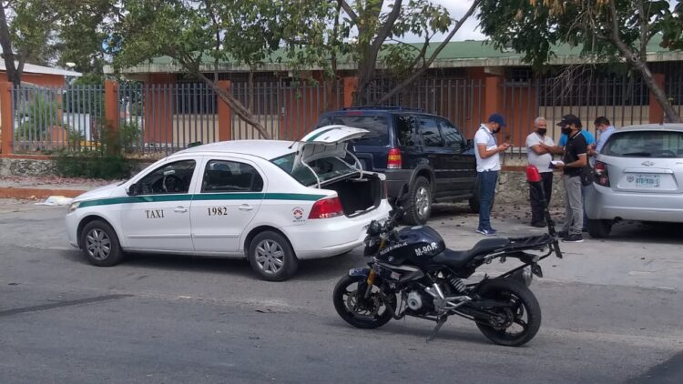 Registran ataque armado contra hombre que abordaba taxi en Cancún