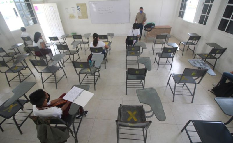 Regreso a clases presenciales en Q. Roo, sin protección contra la COVID