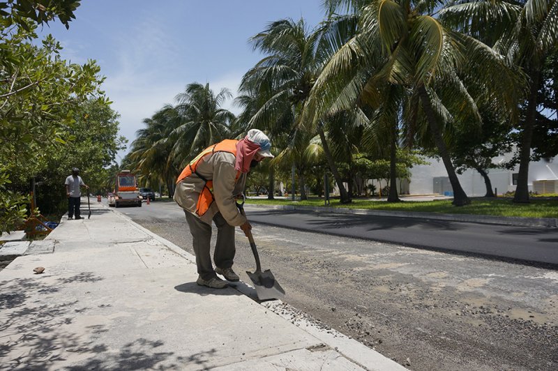 Repavimentación del bulevar Kukulcán en la zona hotelera de Cancún, con avance del 41%
