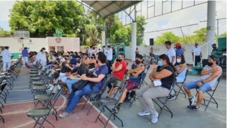 Reportan baja afluencia de jóvenes en módulos de vacunación en Cancún