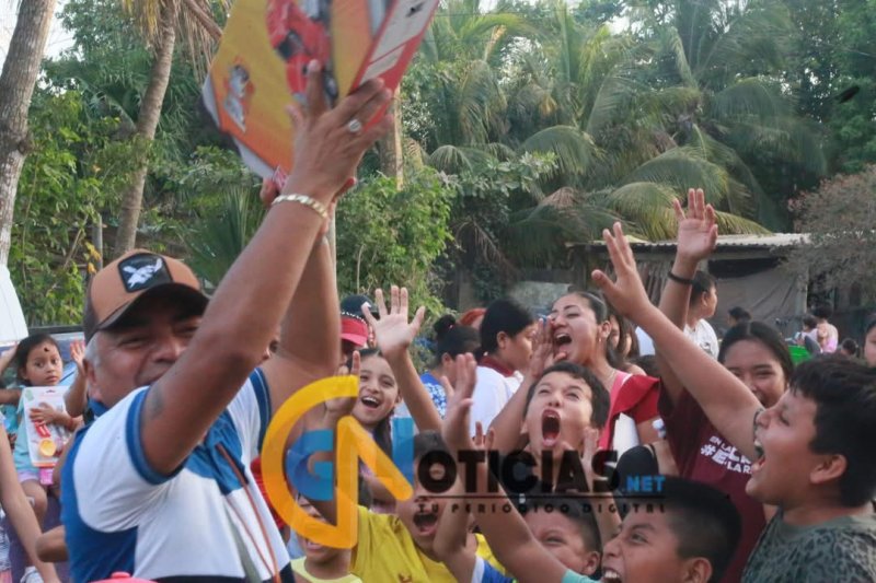 REPORTEROS POLICIACOS UNIDOS LLEVAN SONRISAS A LAS COLONIAS ESTE DÍA DEL NIÑO