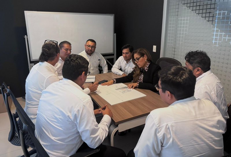 Reunión para mejorar la infraestructura eléctrica en Cancún