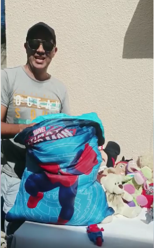 REVISTA “UNDER” SE UNA A REGALANDO SONRISAS