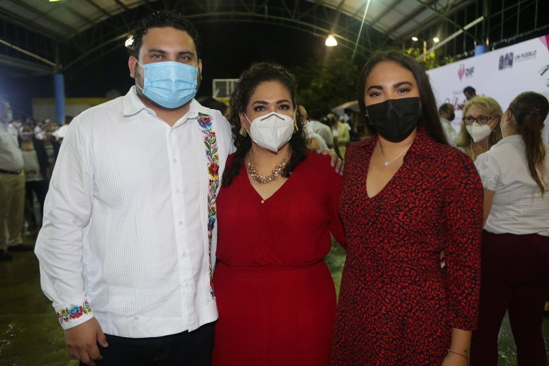 RINDEN PROTESTA LAS DAMAS VOLUNTARIAS DE CARRILLO PUERTO.