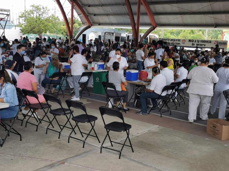 SE AGOTAN LAS VACUNAS ANTICOVID EN CANCÚN Y SE DESBORDA LA INCONFORMIDAD