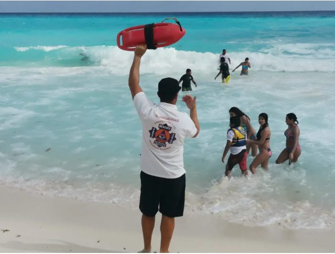 Se despliegan Guardavidas en 11 playas de Cancún