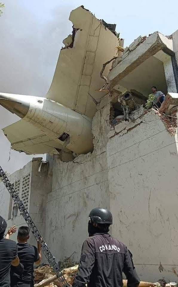 Se estrella Boeing 787-8 dreamliner de Air India segundos después de despegar.