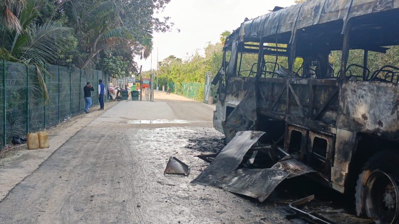 Se incendia autobús en kilómetro 26 de la Zona Hotelera