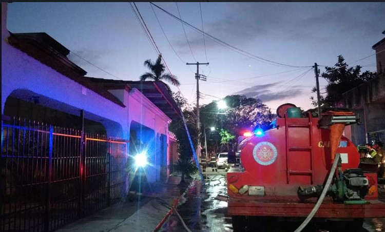 Se incendia residencia en Cancún: no hubo lesionados