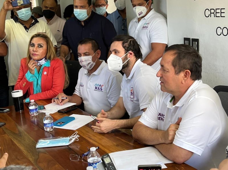 SE INSCRIBE NIVARDO MENA COMO ASPIRANTE A CANDIDATO ÚNICO DEL MAS A LA GUBERNATURA DE QUINTANA ROO