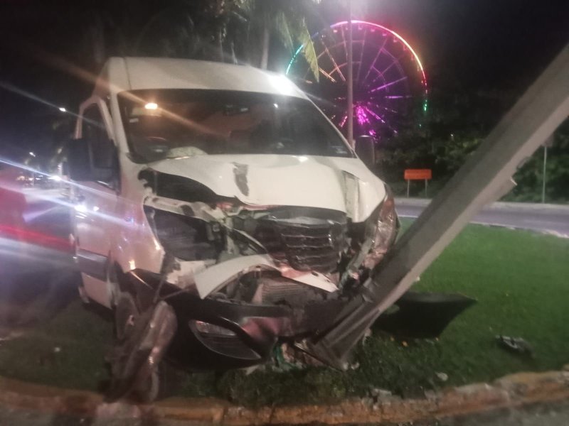Se registra accidente de tránsito sobre el Boulevard Kukulcán en el km 11.5