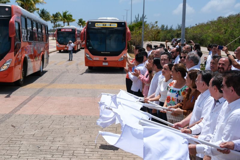 Se renueva parque vehicular de Cancún con 100 unidades modernas de transporte público