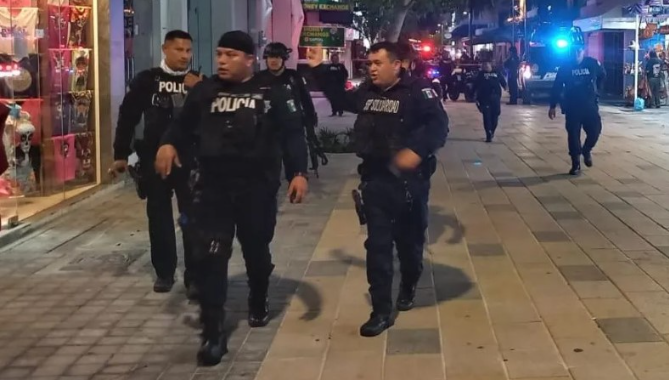 Se reportan dos heridos de bala en un bar de la Quinta Avenida