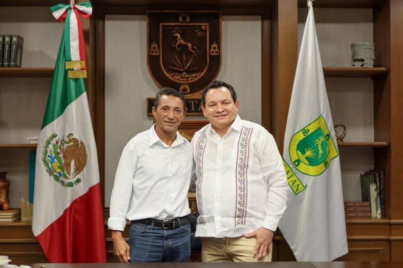 Se reúne el Gobernador Joaquín Díaz Mena con el alcalde de Dzilam de Bravo Gerónimo Medina Trejo, así como sus homólogos.
