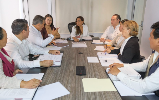Se reúne Mara con parte de su equipo de Gobierno