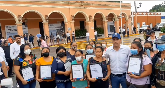 Secretario de desarrollo rural entrega apoyos en Valladolid