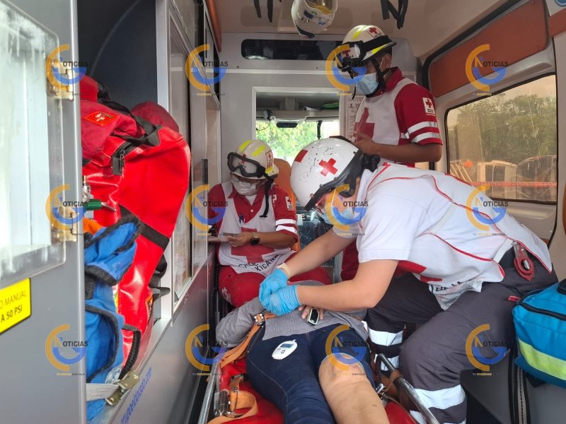 Siete lesionados y varios daños materiales fue el saldo de un accidente