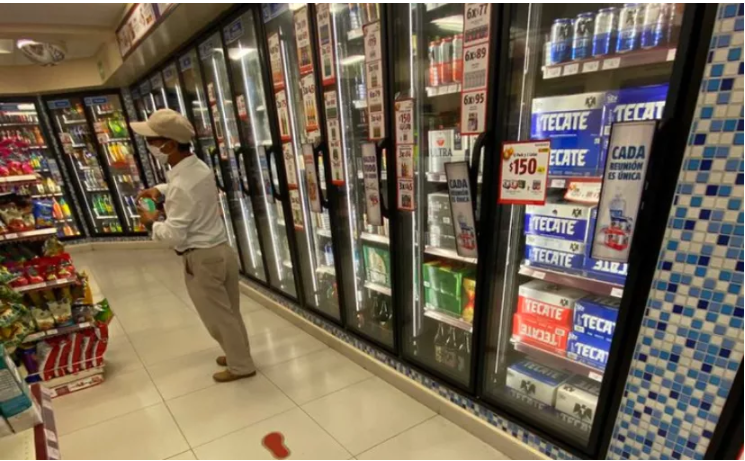 Supermercados y empresas cerveceras sepultan a las “tienditas”