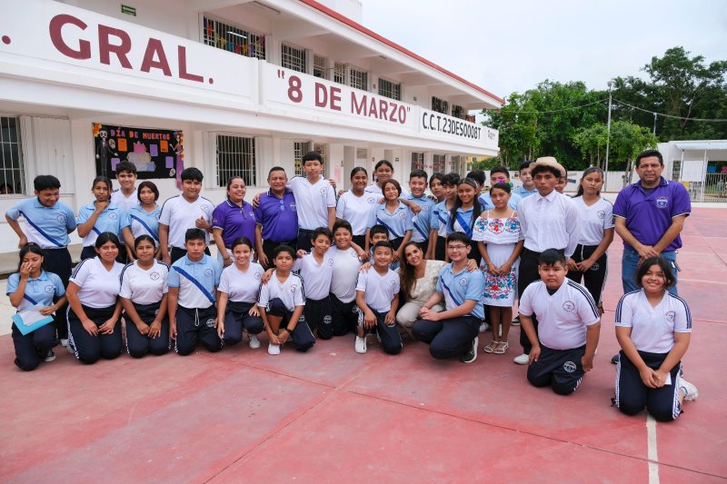 Supervisa Mara Lezama taller de cómputo y tres nuevas aulas en la secundaria general “8 de Marzo” en Cielo Nuevo, Cancún
