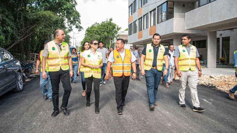 #Supervisa Marciano Dzul Caamal #pavimentación de la #colonia “La #Veleta” en #Tulum*