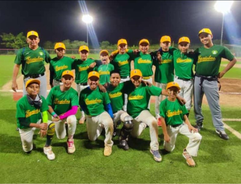 TAXISTAS DE CANCÚN ARRANCAN “CON EL PIE DERECHO” EN LA COPA DE BÉISBOL INFANTIL TOLOK 2023.