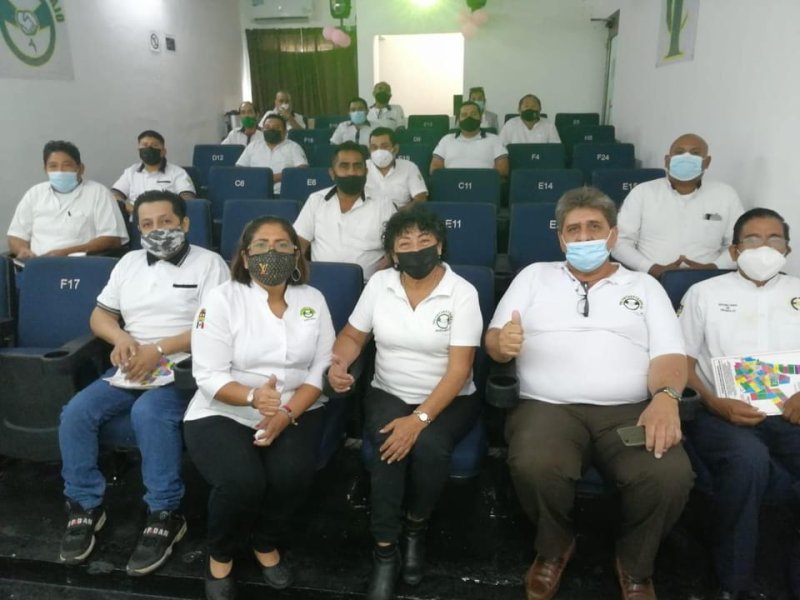 TAXISTAS DE CANCÚN RECIBEN CURSOS DE CONCIENTIZACIÓN EN PRO DE LA CALIDAD EN EL SERVICIO.