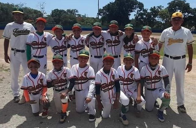TAXISTAS DE CANCÚN SON CAMPEONES EN FÚTBOL Y BÉISBOL JUVENIL