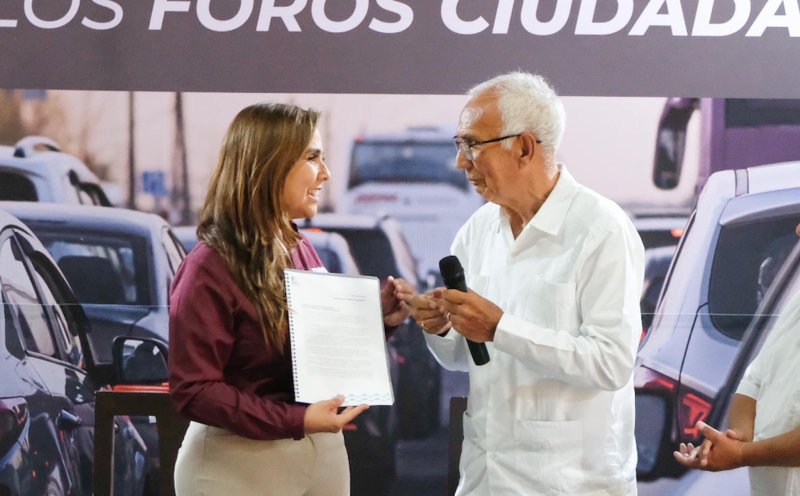 TAXISTAS DE QUINTANA ROO CON MARA LEZAMA EN EL “FORO DE MOVILIDAD CIUDADANO”