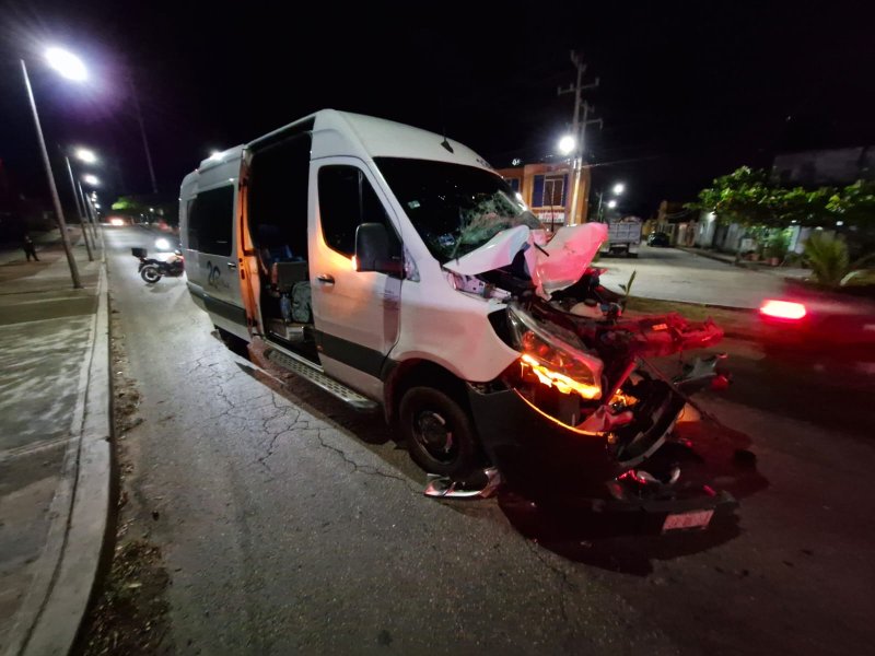 Tracto camión causa accidenté