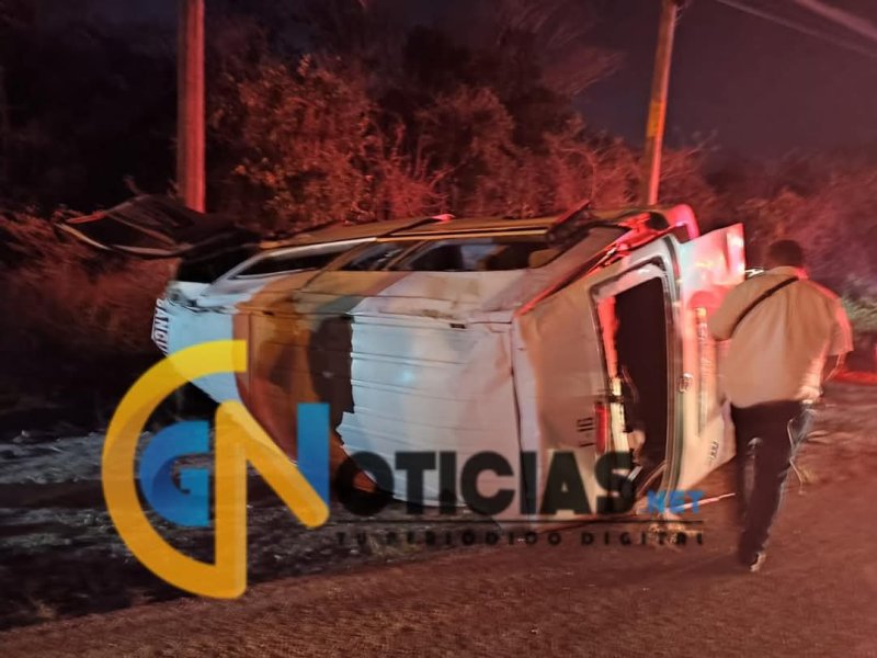 ¡Tragedia en la carretera Cancún–Playa del Carmen! Van de transporte público vuelca y deja 10 lesionados