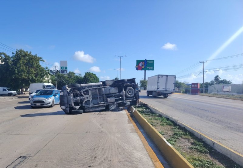 Tres accidentes sobre la avenida Colosio colapsan el tránsito en Cancún; autoridades piden precaución