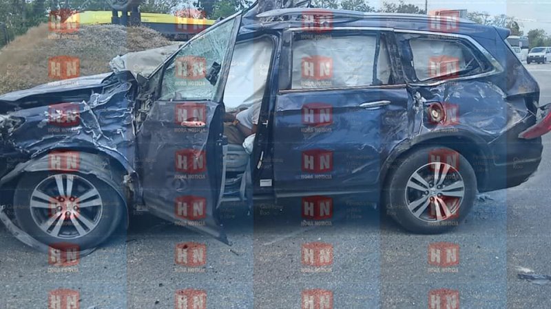 TRES LESIONADOS UNO DE ELLOS ATRAPADO ENTRE LOS FIERROS RETORCIDOS, EL SALDO DE APARATOSO
