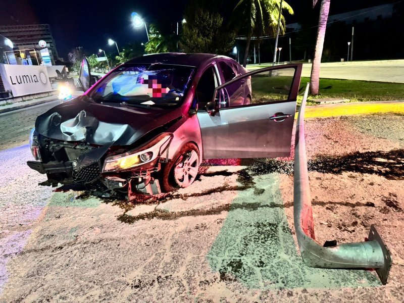 Un lesionado y daños es el resultado de Accidente en la Av.Bonampak