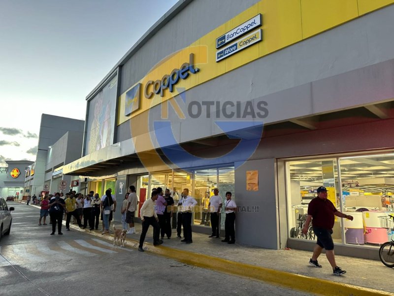 Una mujer resultó intoxicada luego de que un amante de los ajeno activara un gas pimienta en una tienda coopel