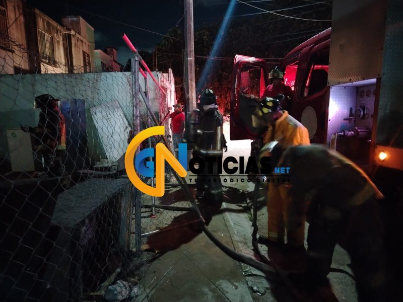 Una vivienda abandonada arde en llamas, activando a los bomberos en el fraccionamiento Galaxias Guadalupana