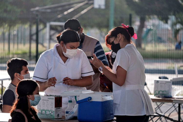 Vacunación contra el coronavirus rebasa las dos millones 300 mil dosis en Quintana Roo