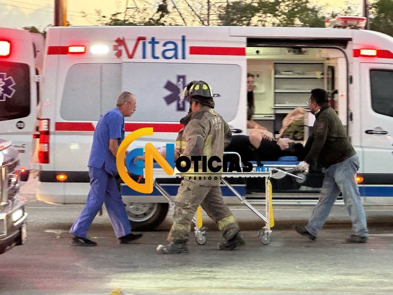 Varios lesionados, un vehículo volcado y daños de consideración a otro automóvil, fue el saldo de un aparatoso choque en la nueva ampliación de la avenida Chac Mool.
