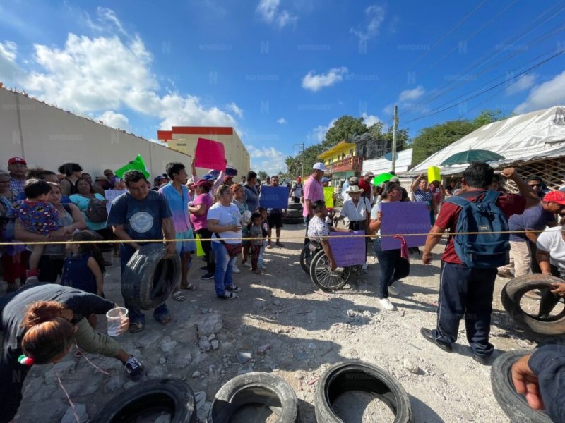 VECINOS DE LA COLONIA IRREGULAR ´SANTA CECILIA´ «AMENAZAN» CON CERRAR LA AV. LÓPEZ PORTILLO SI EL GOBIERNO DE BJ NO PAVIMENTAN LA CALLE PRINCIPAL