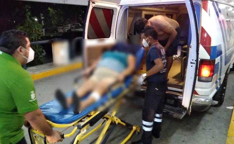 Vecinos descubren a mujer baleada en la Región 248 de Cancún