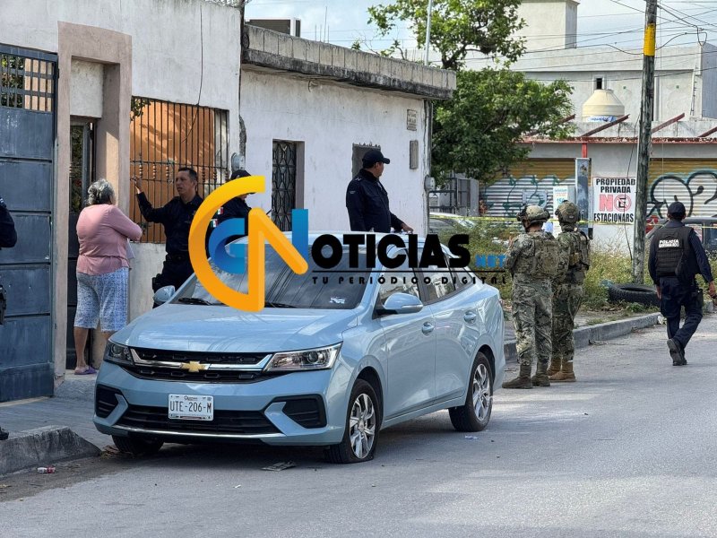 Vehículo en Av.Puerto Juárez fue objeto de un ataque armado